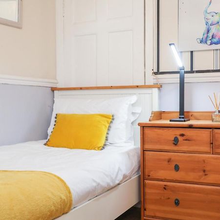 Beautiful 4 Bedroom Cottage - Ideal Location - Free Parking Edinburgh Kültér fotó